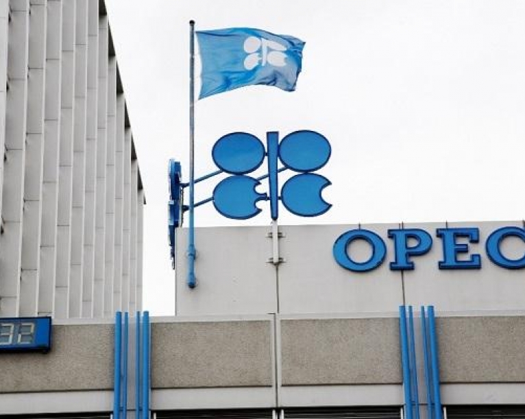 بلومبرغ: دول الخليج تخسر حصتها في سوق النفط العالمية لصالح الولايات المتحدة