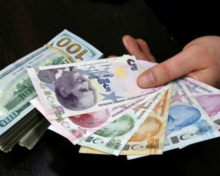 الليرة التركية تواصل تراجعها