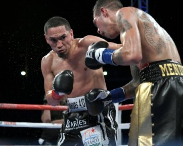 Mexico's Estrada dethrones Thai champion Srisaket