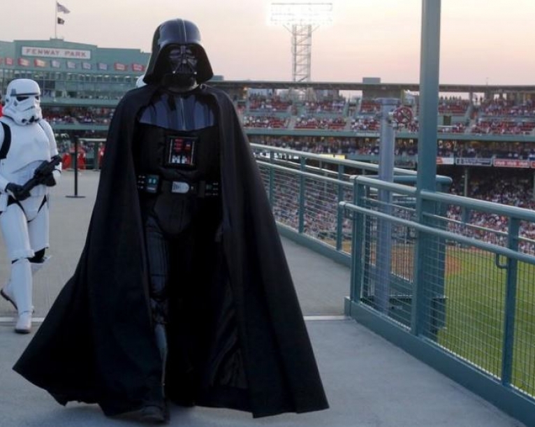 توقعات ببيع زي دارث فيدر من أفلام حرب النجوم بمليوني دولار في مزاد